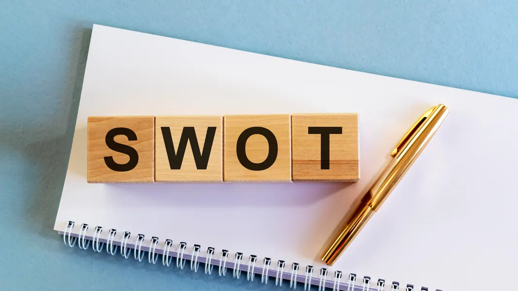 تجزیه و تحلیل SWOT